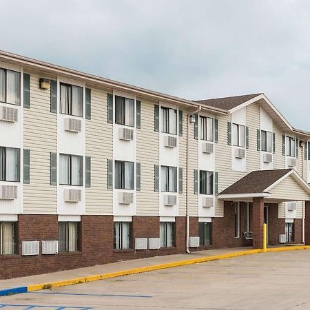 Amerihost Inn & Suites Kingdom City Ngoại thất bức ảnh