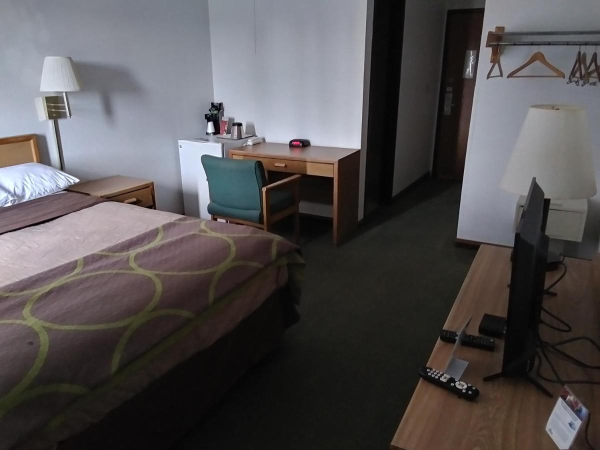 Amerihost Inn & Suites Kingdom City Ngoại thất bức ảnh