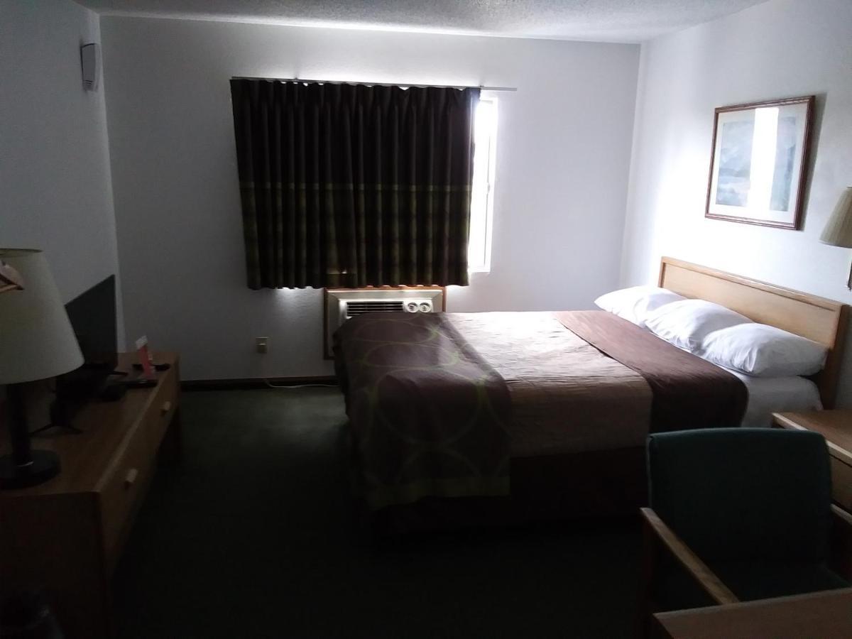 Amerihost Inn & Suites Kingdom City Ngoại thất bức ảnh