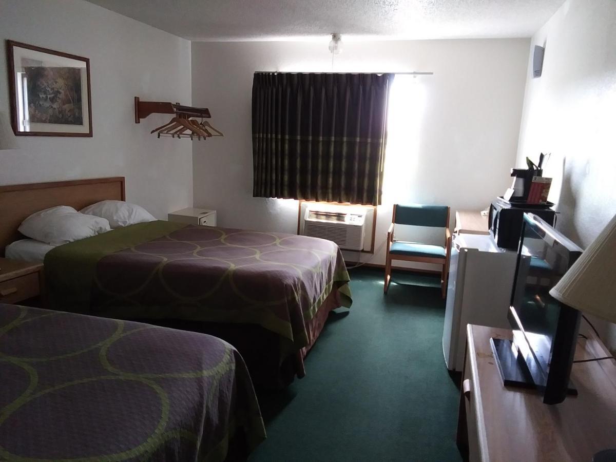 Amerihost Inn & Suites Kingdom City Ngoại thất bức ảnh